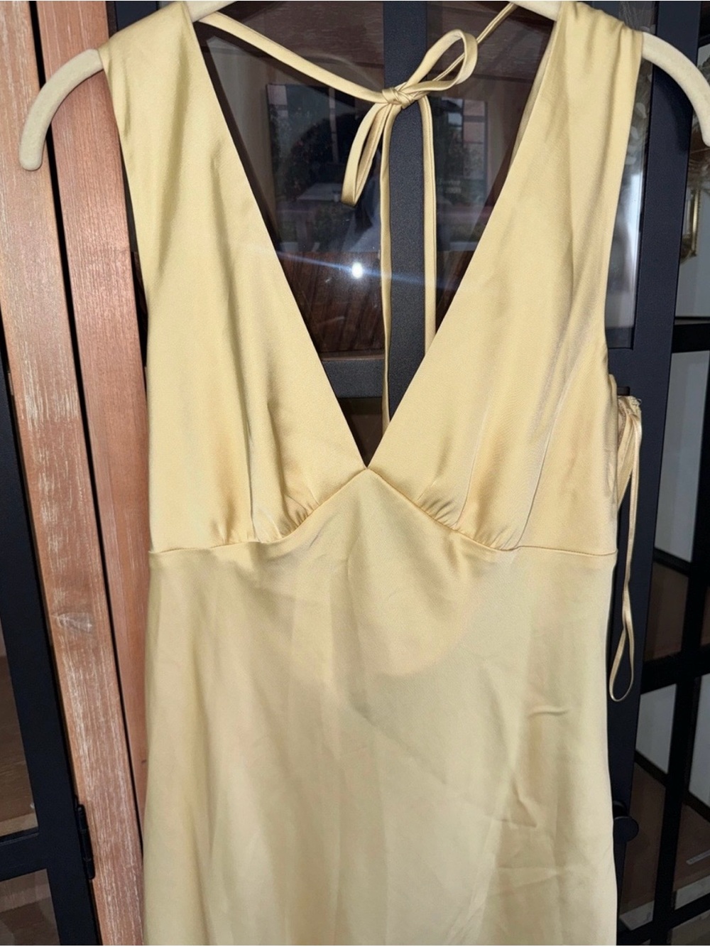 Abercrombie & Fitch Butter Yellow V-Neck Maxi Dress - Picture 4 of 6